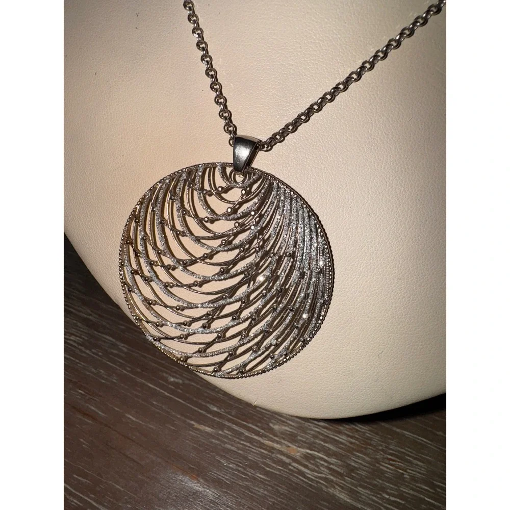 Silver Tone‎ Necklace & Earrings Jewelry Set Openwork Round Pendant